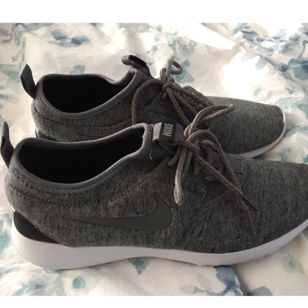 9.5 Nike Juvenate fleece material gray